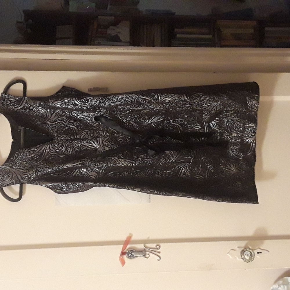 Dress - Picture 2 of 7